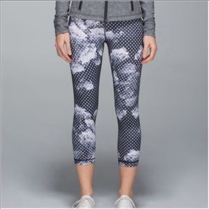 Lululemon Wunder Under Crop II. Size 6